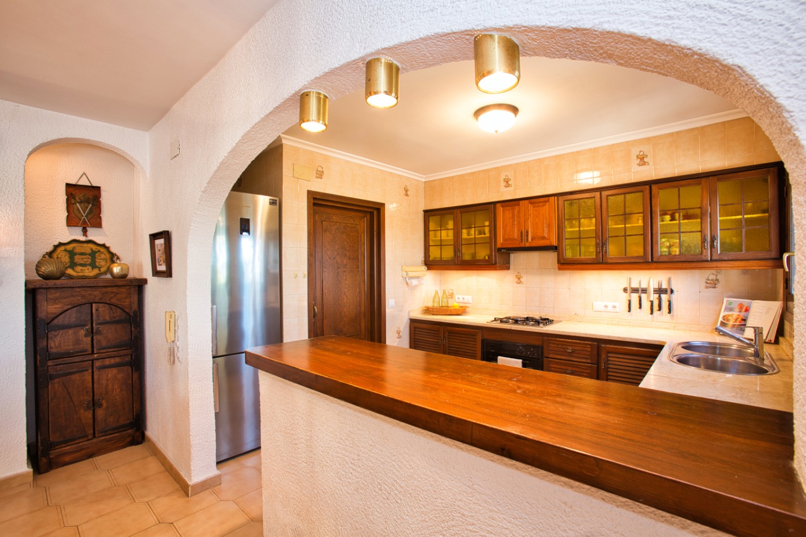 Villa estilo mediterranea con vistas al mar y jardin en Moraira 