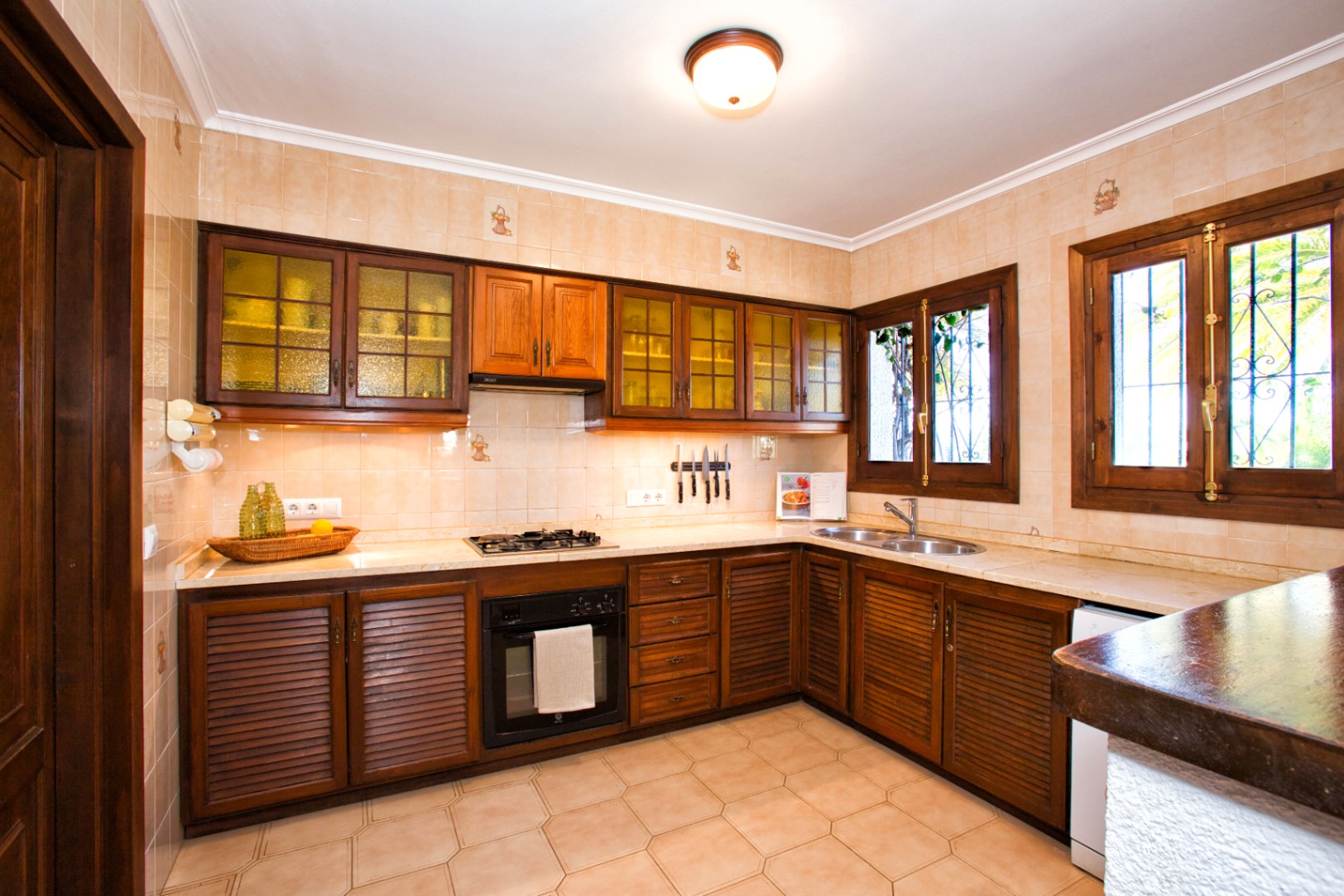 Villa estilo mediterranea con vistas al mar y jardin en Moraira 