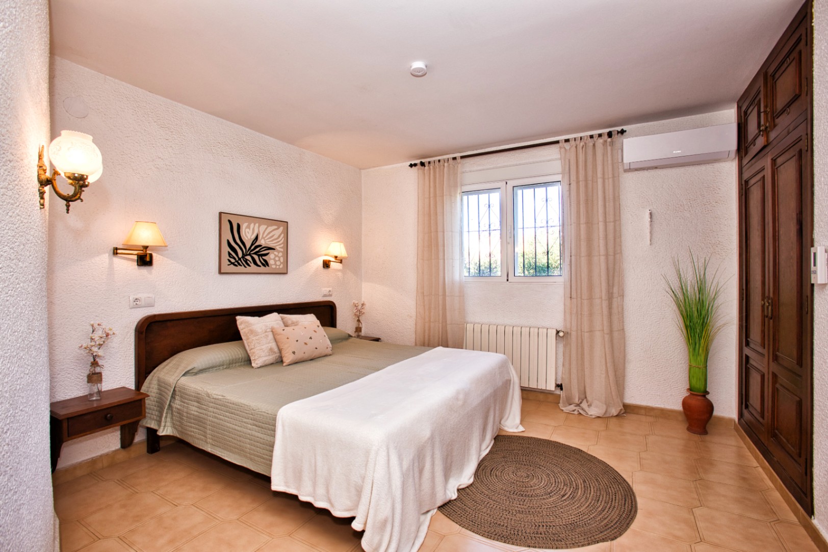 Villa estilo mediterranea con vistas al mar y jardin en Moraira 
