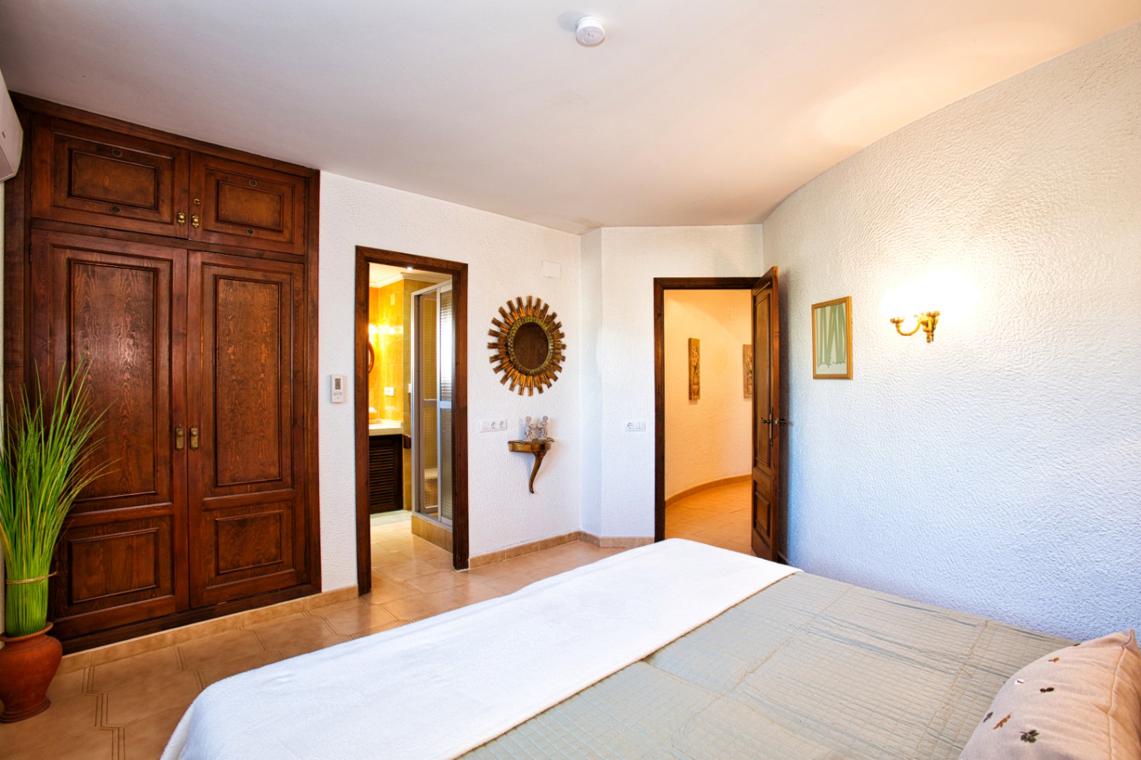Villa estilo mediterranea con vistas al mar y jardin en Moraira 