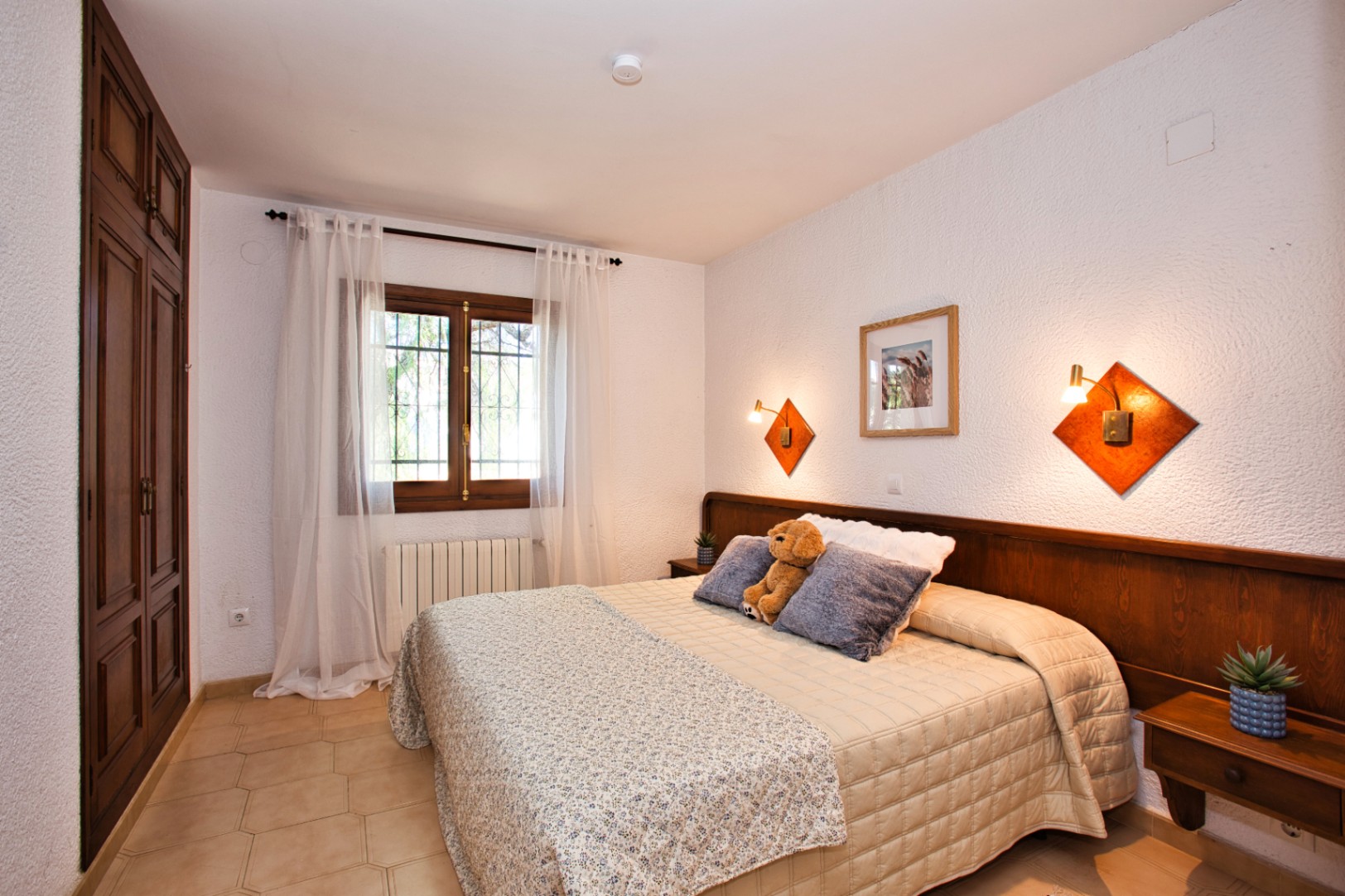 Villa estilo mediterranea con vistas al mar y jardin en Moraira 