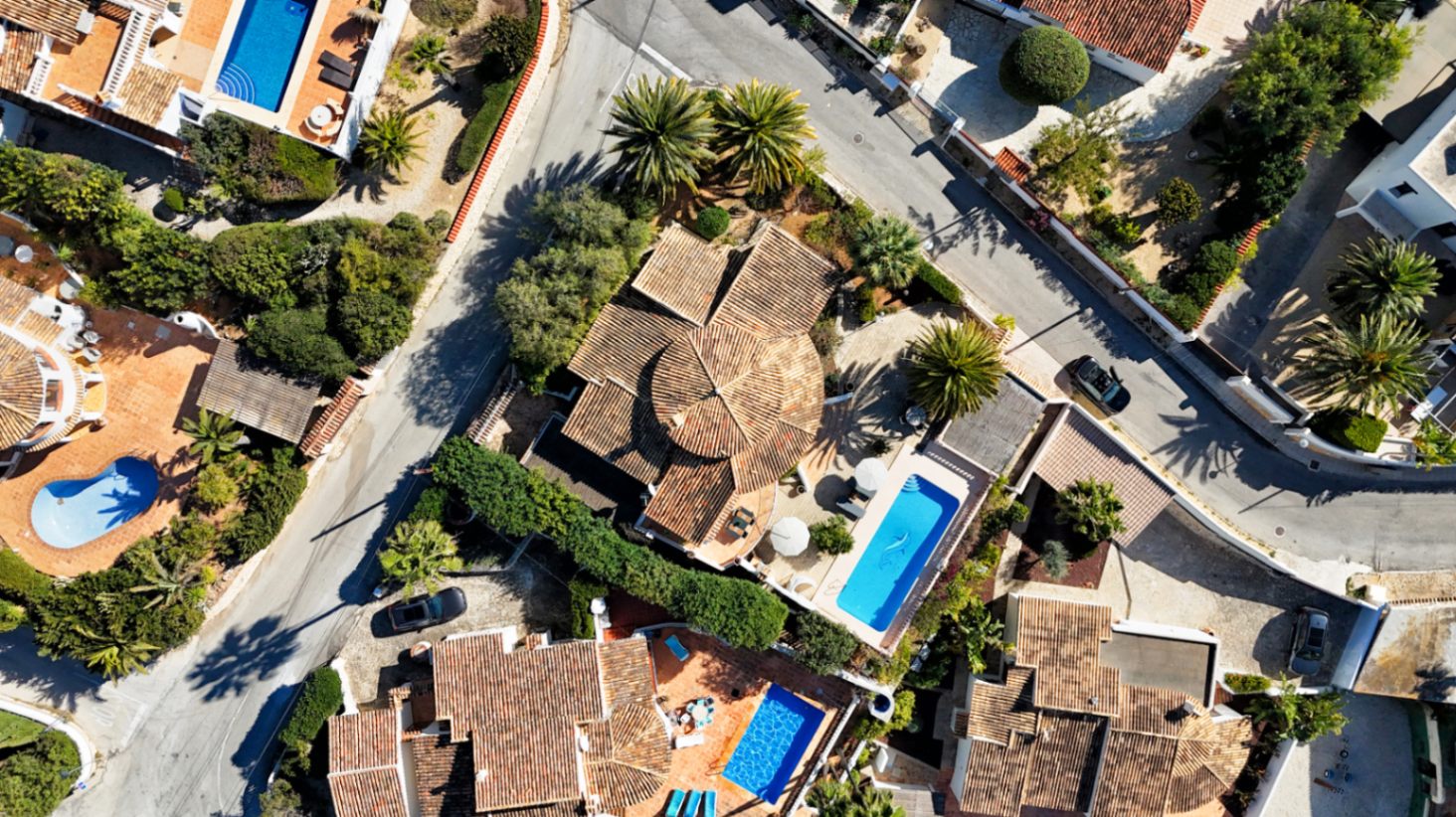 Villa estilo mediterranea con vistas al mar y jardin en Moraira 