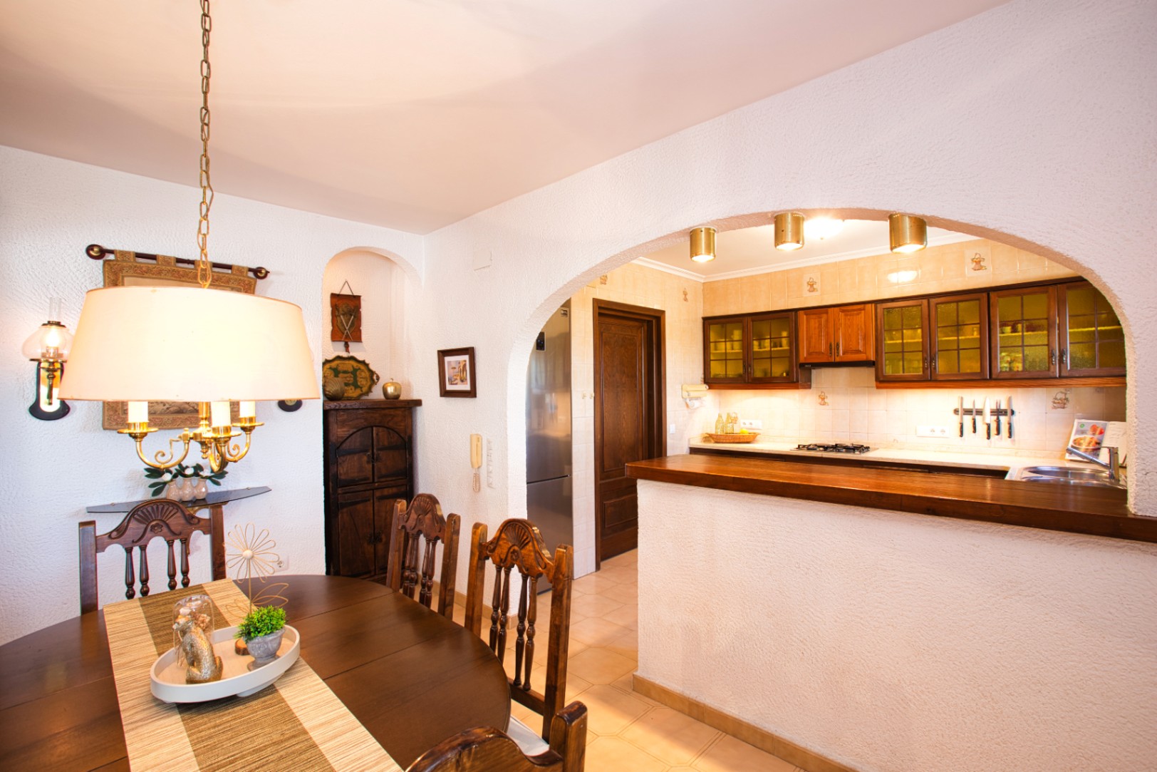 Villa estilo mediterranea con vistas al mar y jardin en Moraira 