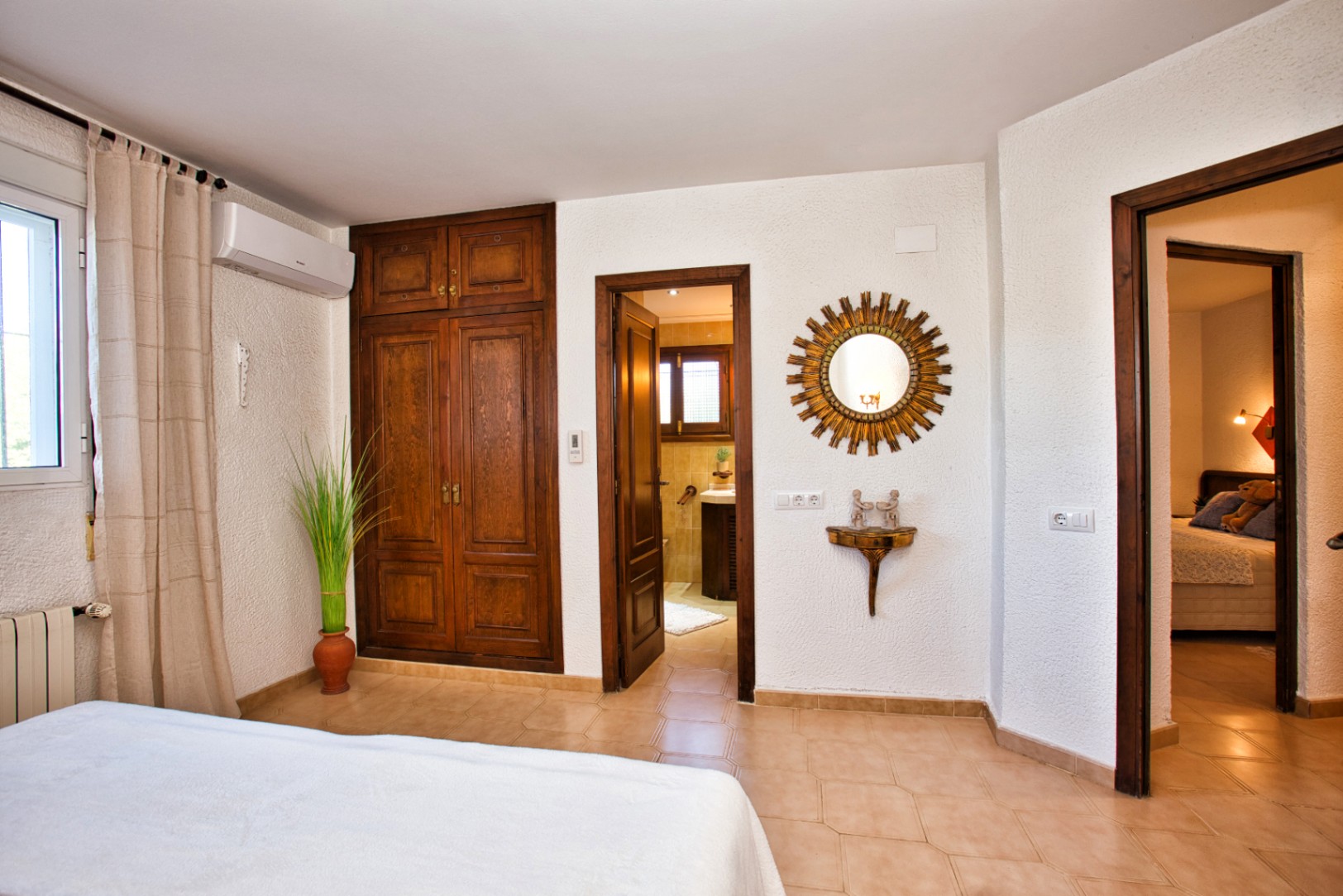 Villa estilo mediterranea con vistas al mar y jardin en Moraira 