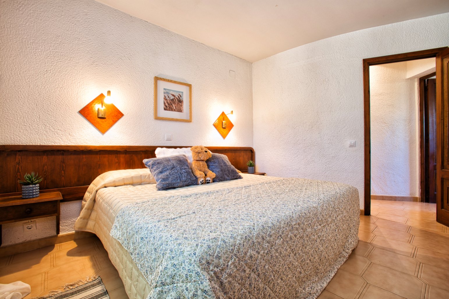 Villa estilo mediterranea con vistas al mar y jardin en Moraira 