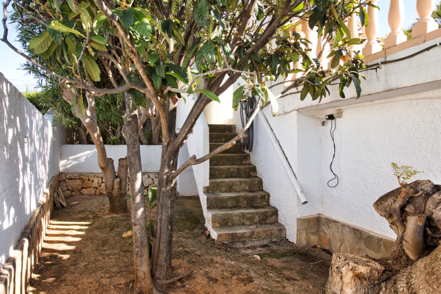 Villa estilo mediterranea con vistas al mar y jardin en Moraira 