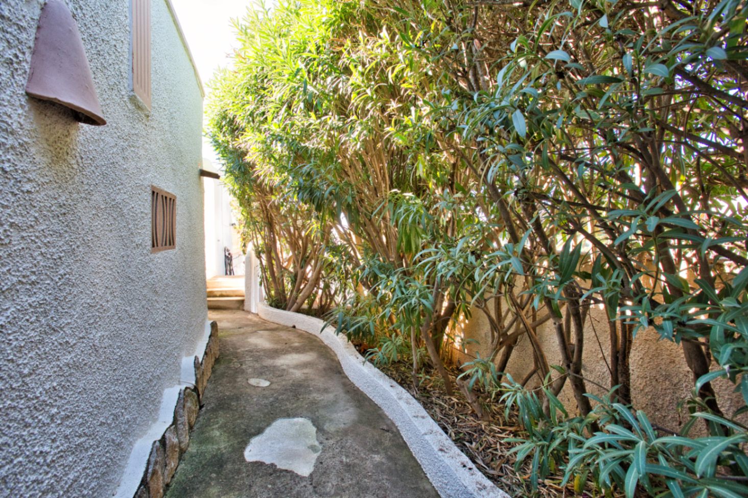 Villa estilo mediterranea con vistas al mar y jardin en Moraira 
