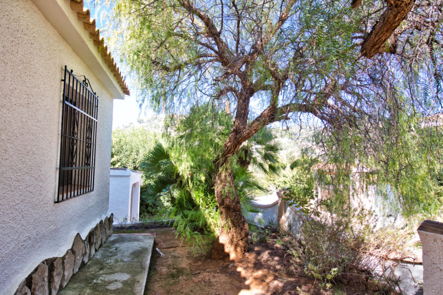 Villa estilo mediterranea con vistas al mar y jardin en Moraira 