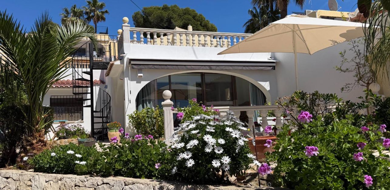 Bungalow for sale with 2 bedrooms in Moraira, Alicante.