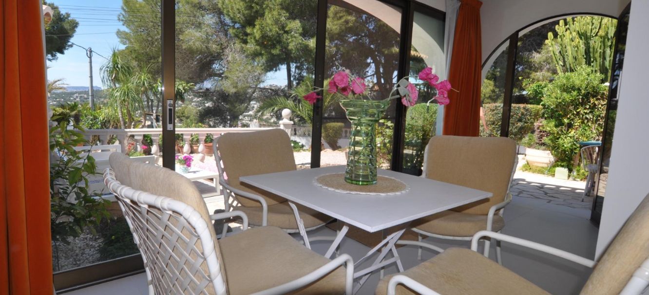 Bungalow for sale with 2 bedrooms in Moraira, Alicante.