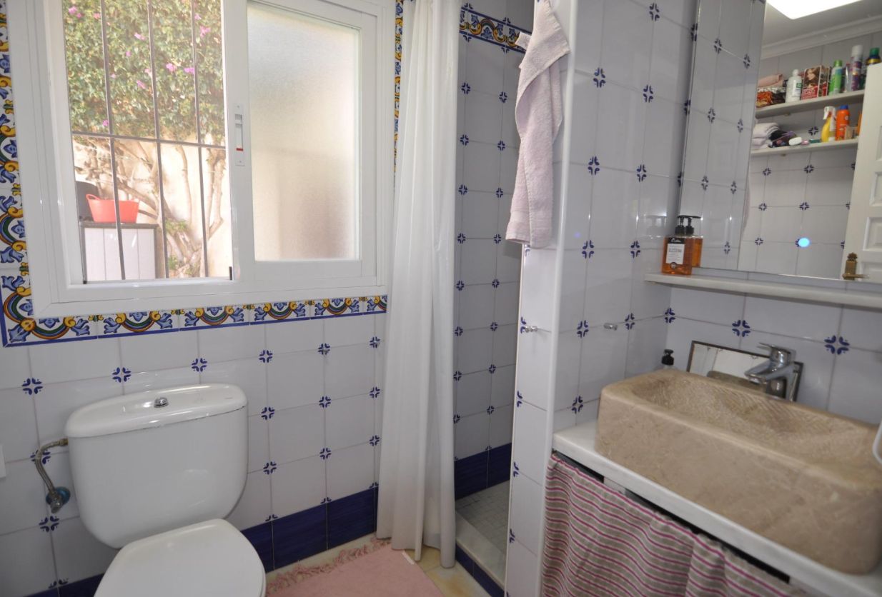 Bungalow for sale with 2 bedrooms in Moraira, Alicante.