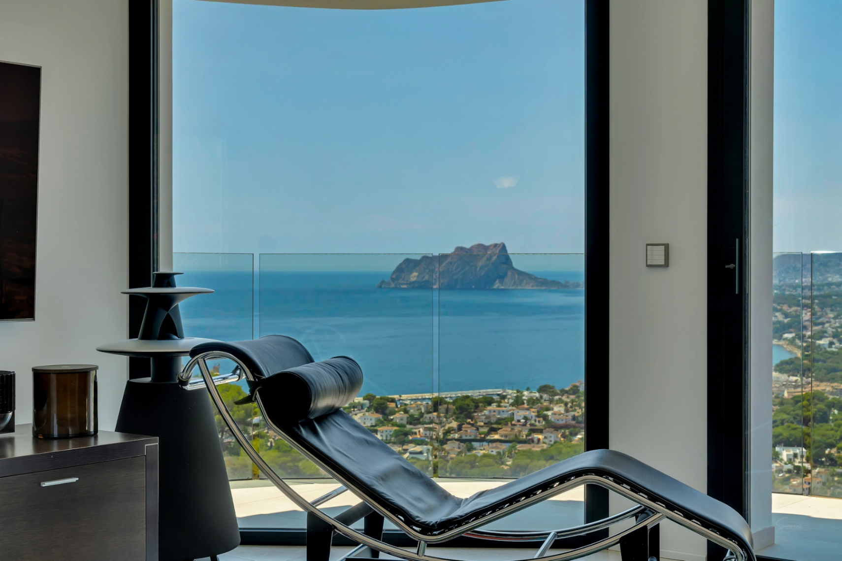 Vrijstaande villa met zwembad en panoramisch uitzicht op zee in Moraira, Alicante te koop