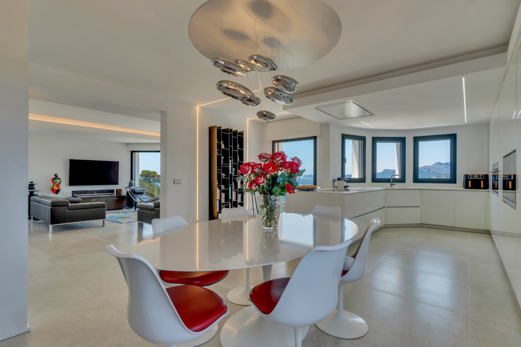 Vrijstaande villa met zwembad en panoramisch uitzicht op zee in Moraira, Alicante te koop