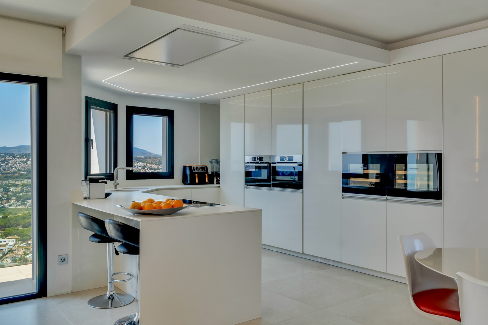Vrijstaande villa met zwembad en panoramisch uitzicht op zee in Moraira, Alicante te koop