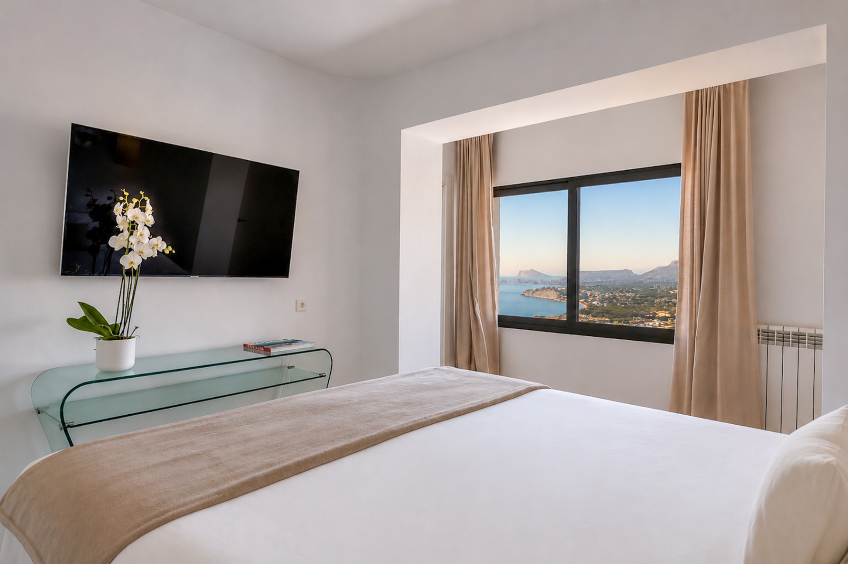 Vrijstaande villa met zwembad en panoramisch uitzicht op zee in Moraira, Alicante te koop