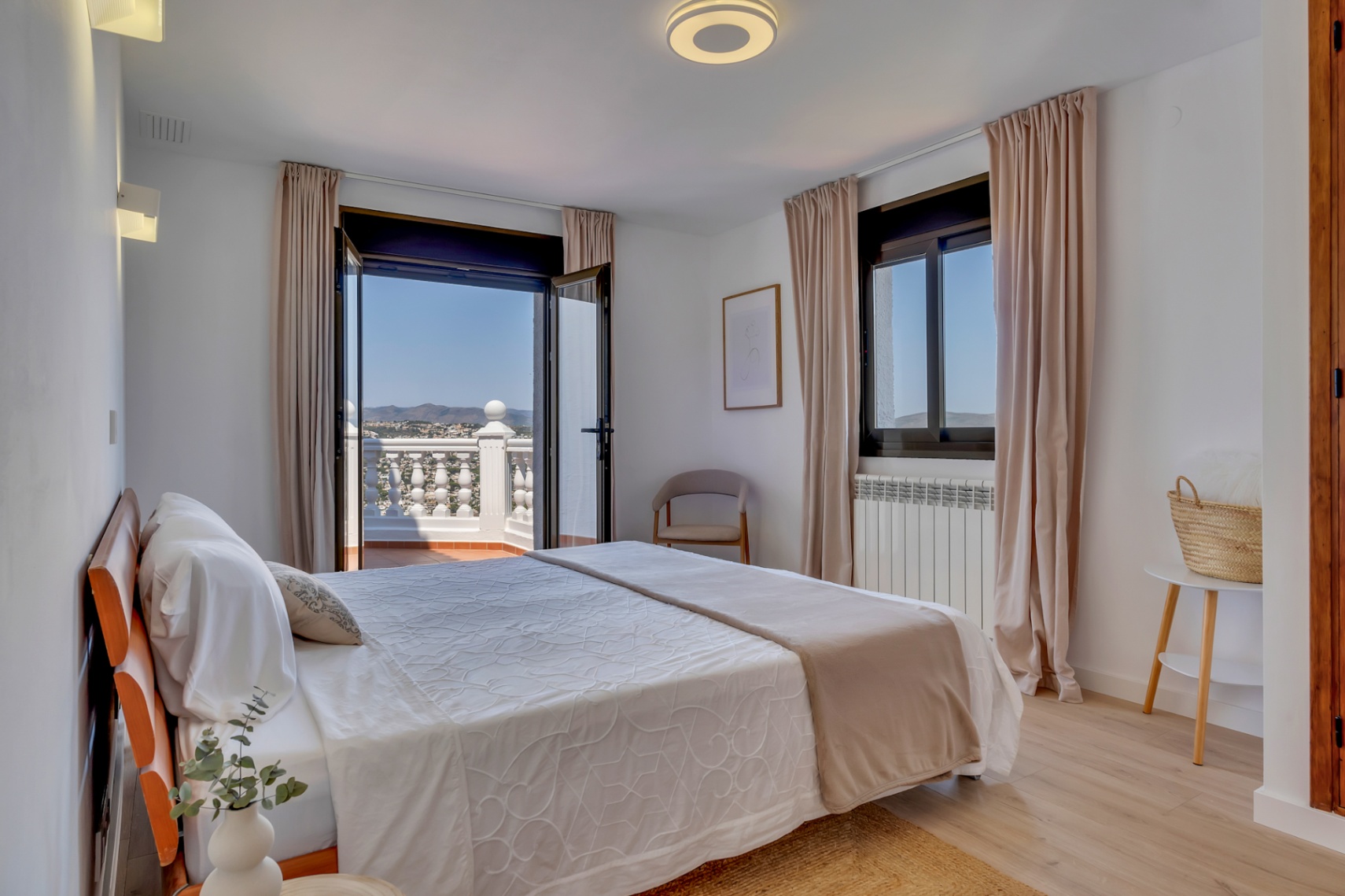 Vrijstaande villa met zwembad en panoramisch uitzicht op zee in Moraira, Alicante te koop