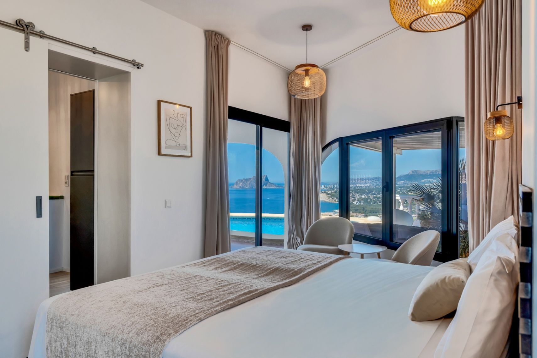 Vrijstaande villa met zwembad en panoramisch uitzicht op zee in Moraira, Alicante te koop