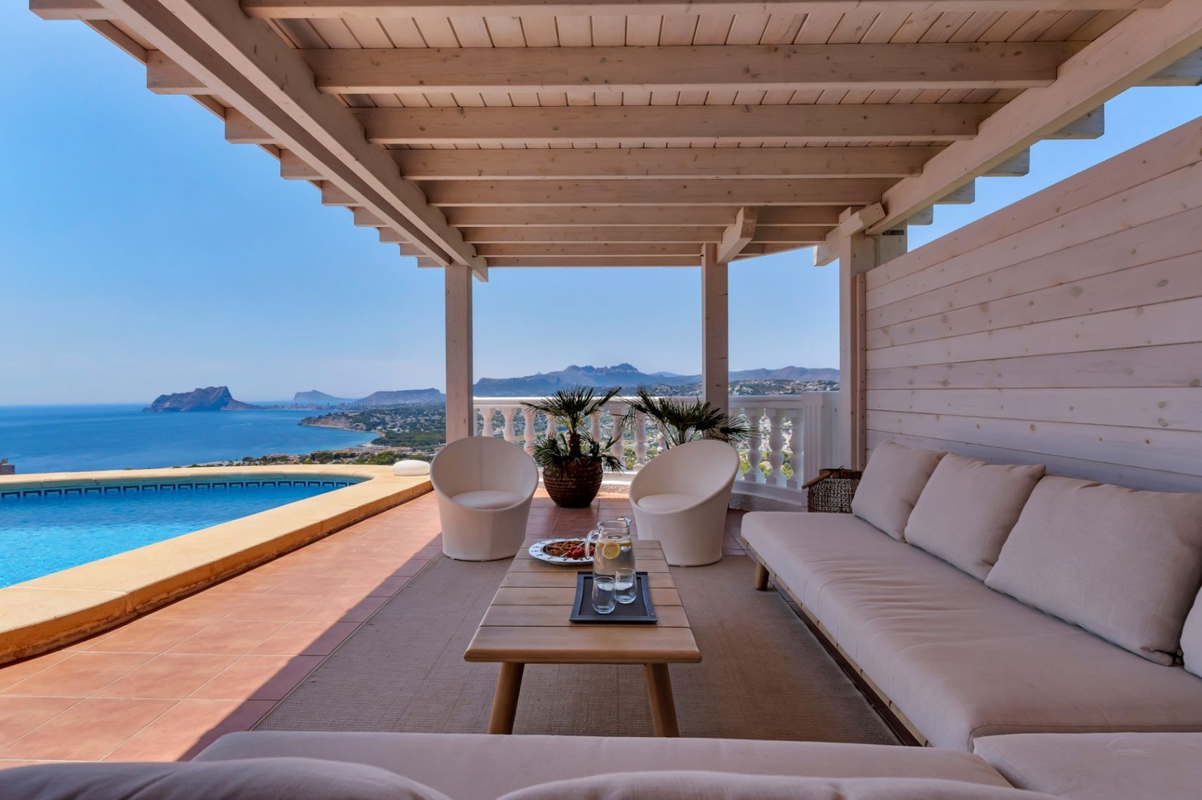 Vrijstaande villa met zwembad en panoramisch uitzicht op zee in Moraira, Alicante te koop