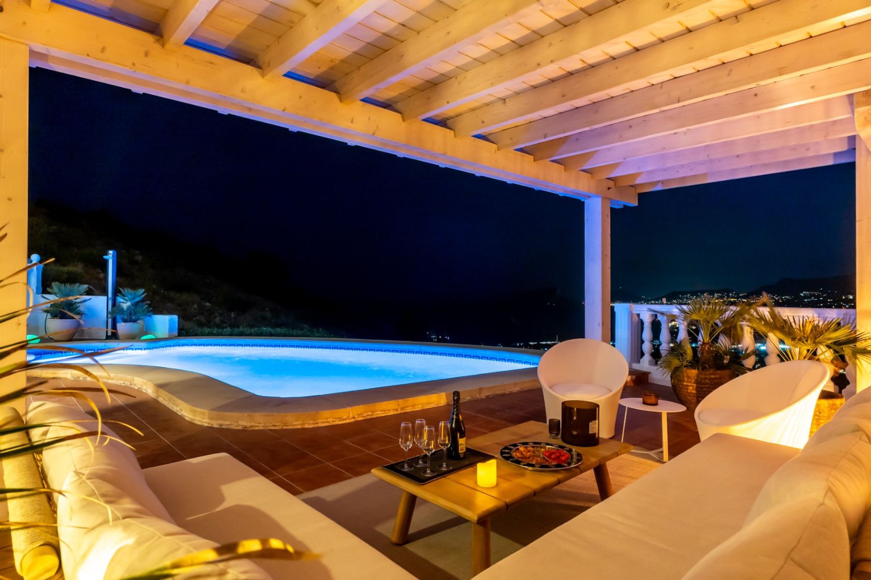 Vrijstaande villa met zwembad en panoramisch uitzicht op zee in Moraira, Alicante te koop