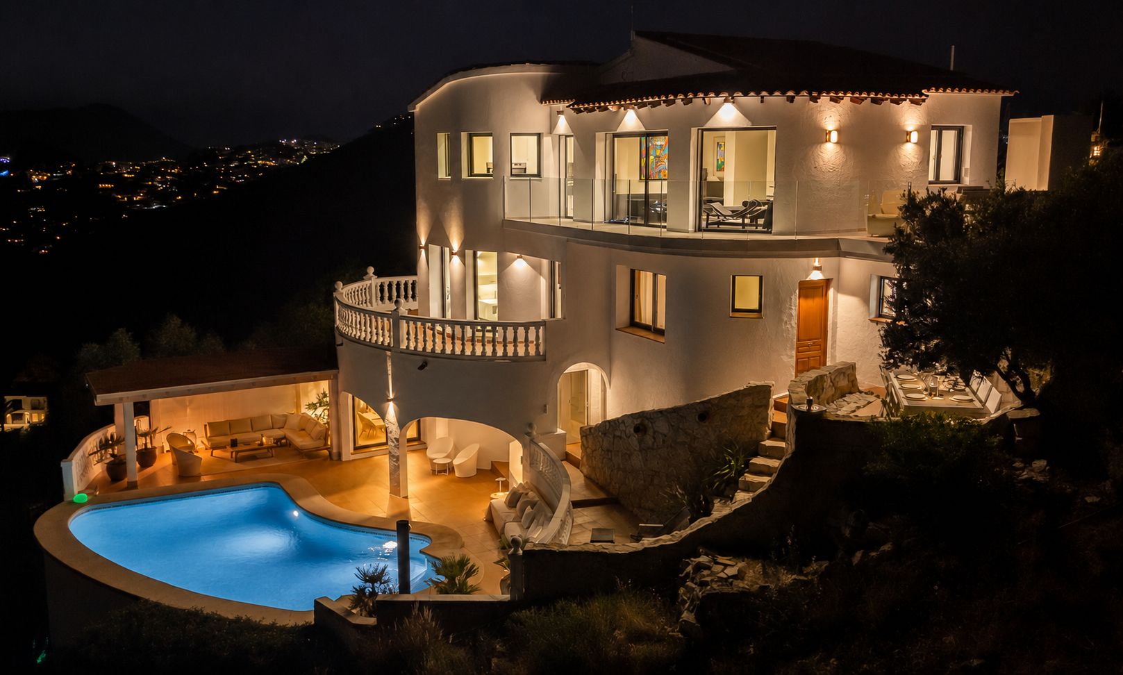 Vrijstaande villa met zwembad en panoramisch uitzicht op zee in Moraira, Alicante te koop
