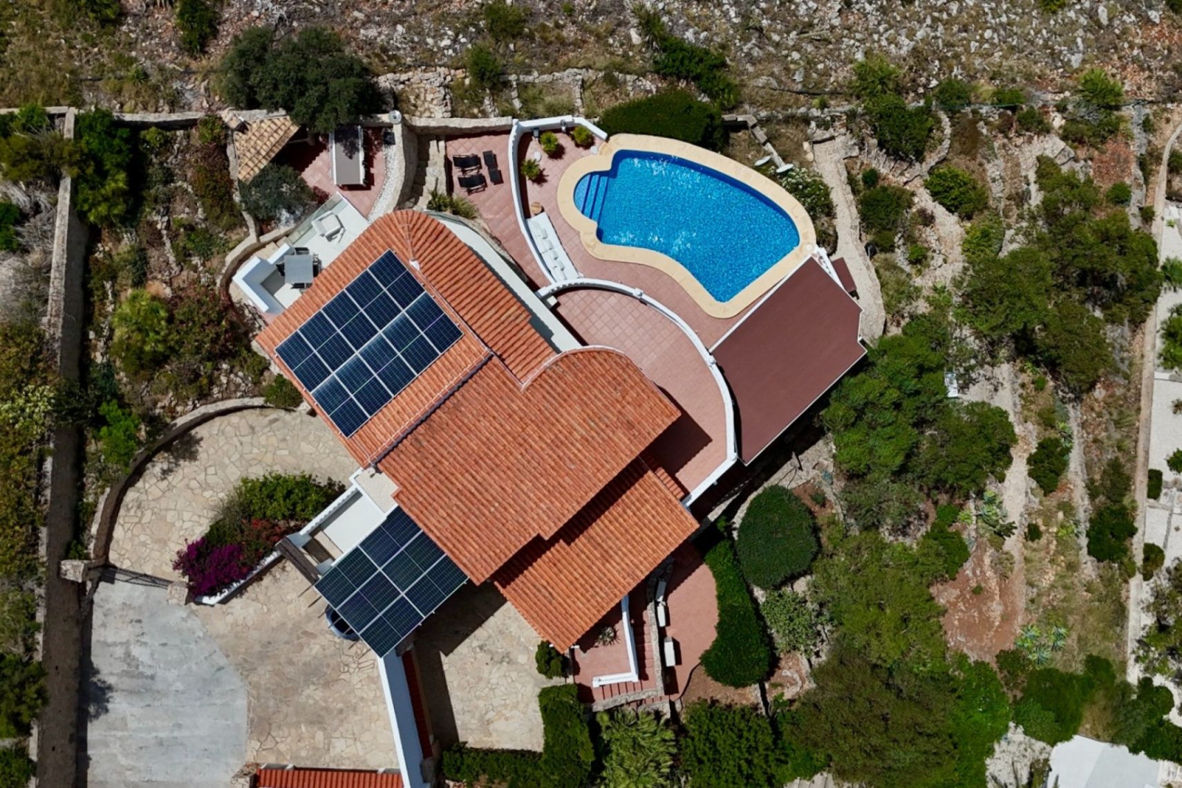Vrijstaande villa met zwembad en panoramisch uitzicht op zee in Moraira, Alicante te koop