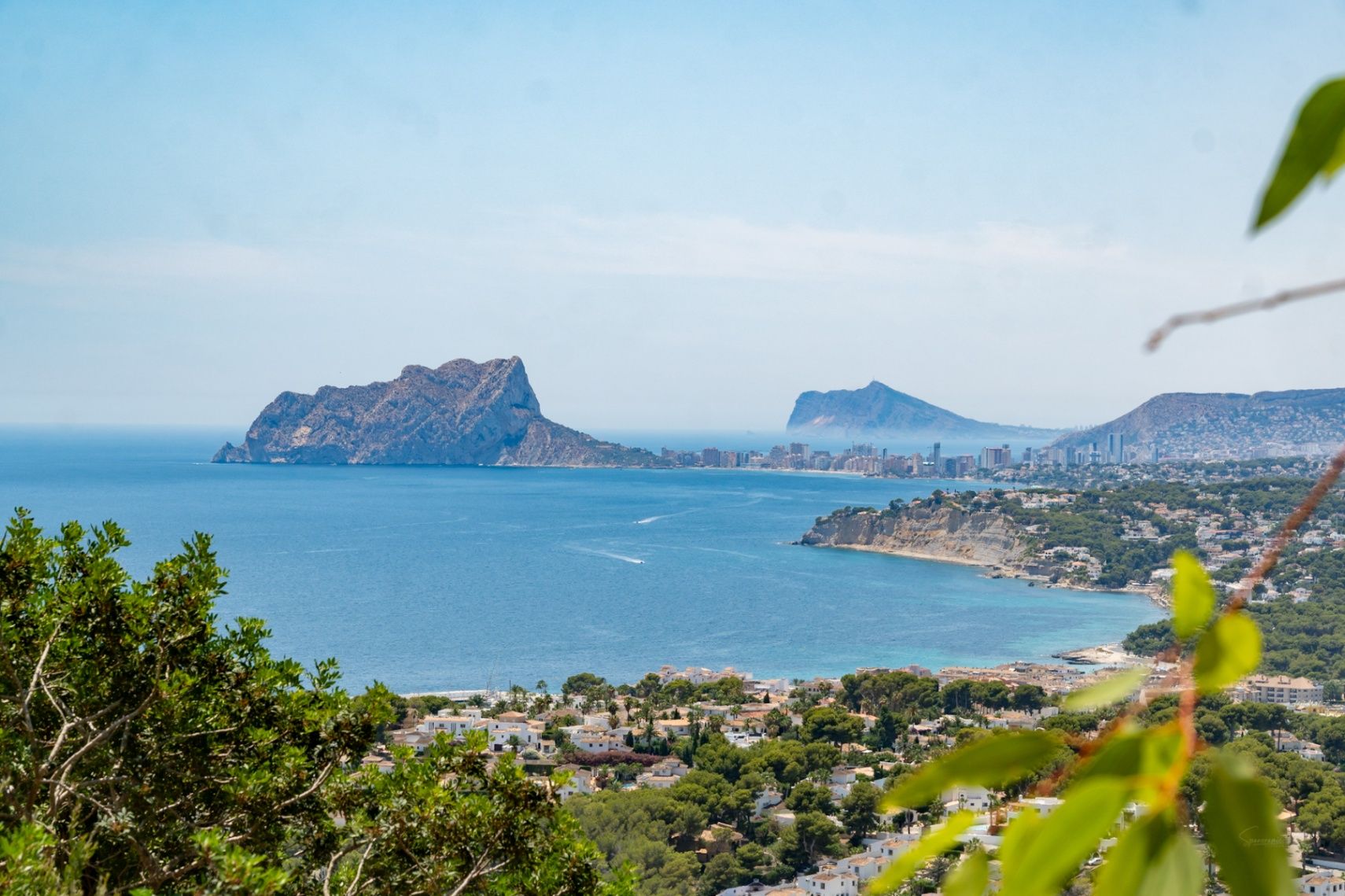 Vrijstaande villa met zwembad en panoramisch uitzicht op zee in Moraira, Alicante te koop