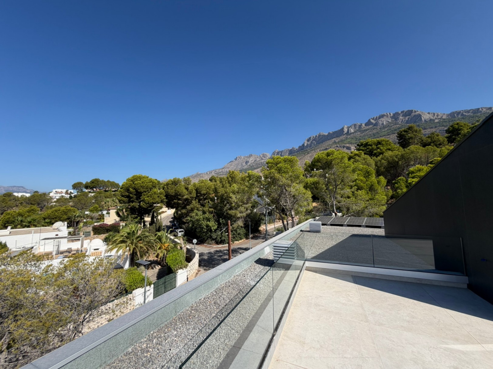 Moderne villa met zeezicht in Altea Alicante te koop
