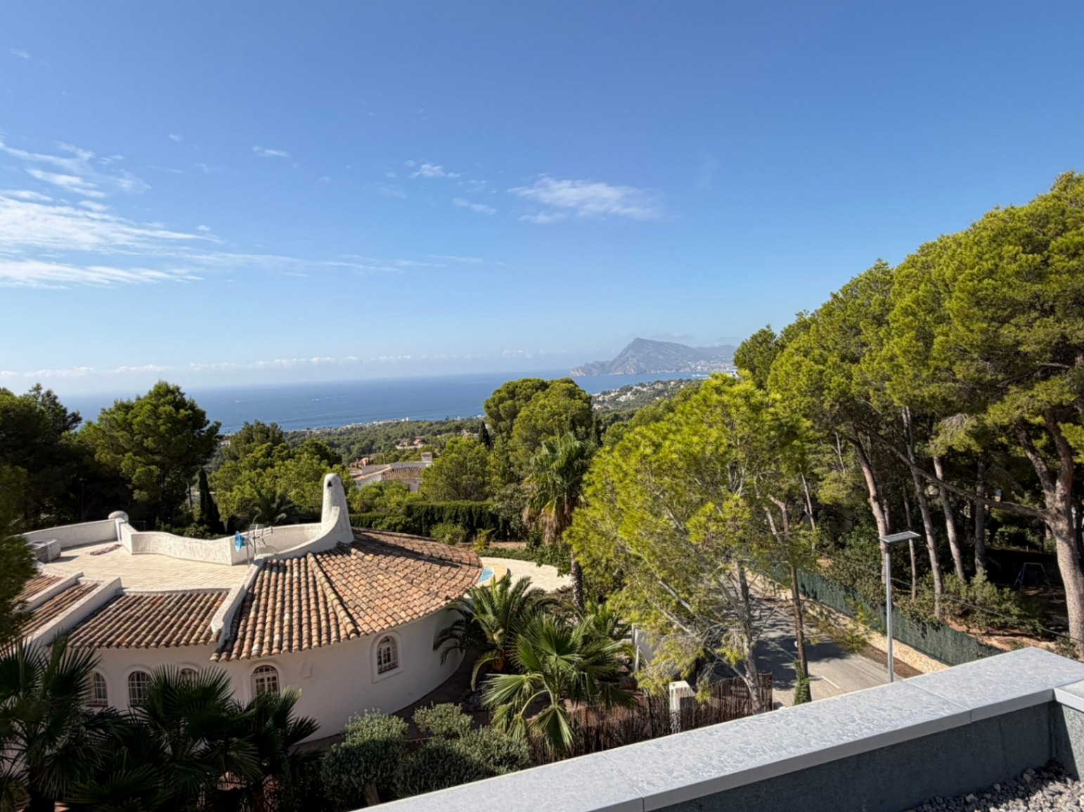 Moderne villa met zeezicht in Altea Alicante te koop