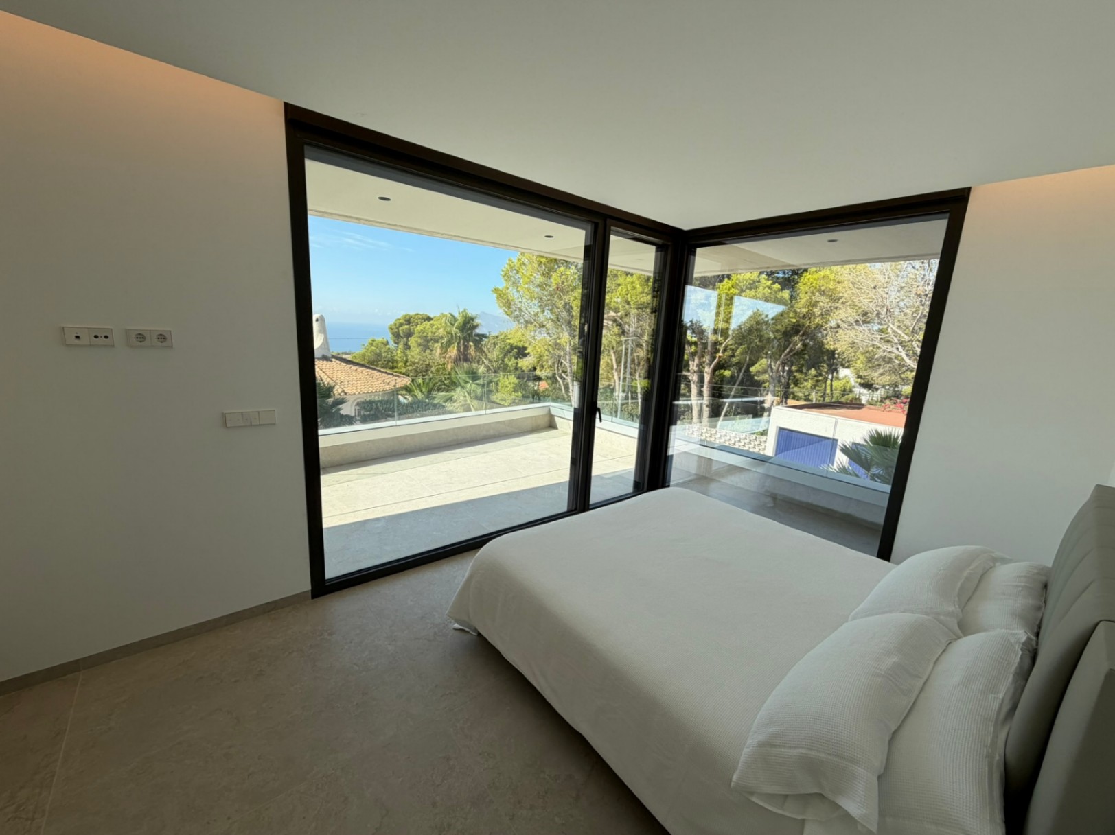 Moderne villa met zeezicht in Altea Alicante te koop