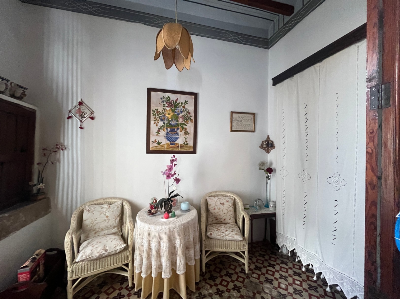 Beautiful village house with patio in Jalón for sale.