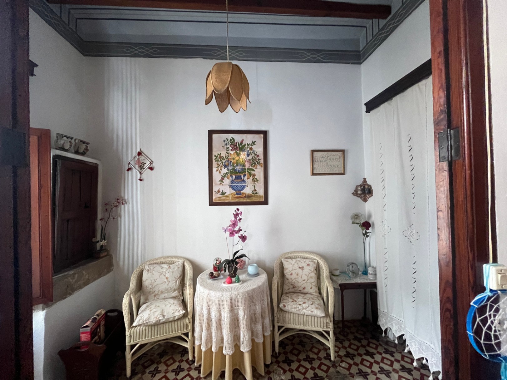 Beautiful village house with patio in Jalón for sale.