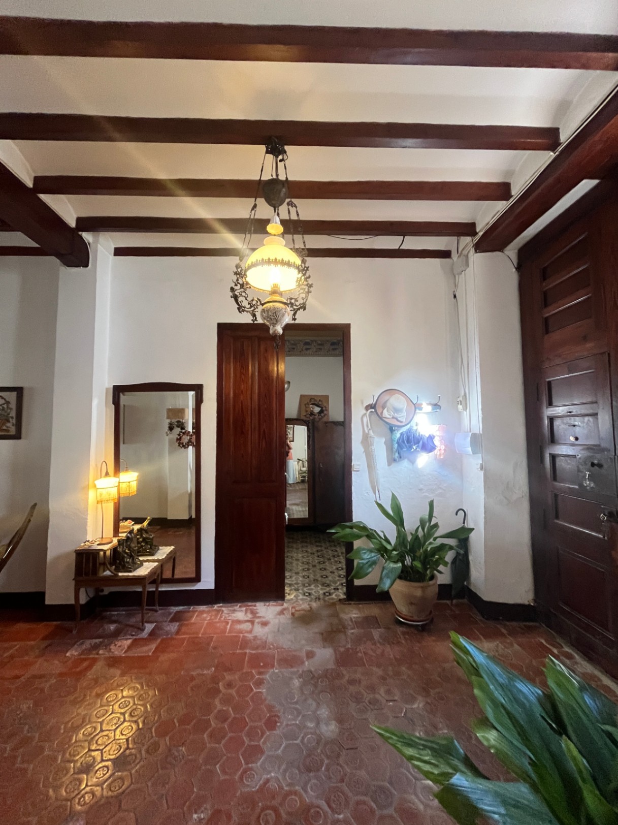 Beautiful village house with patio in Jalón for sale.