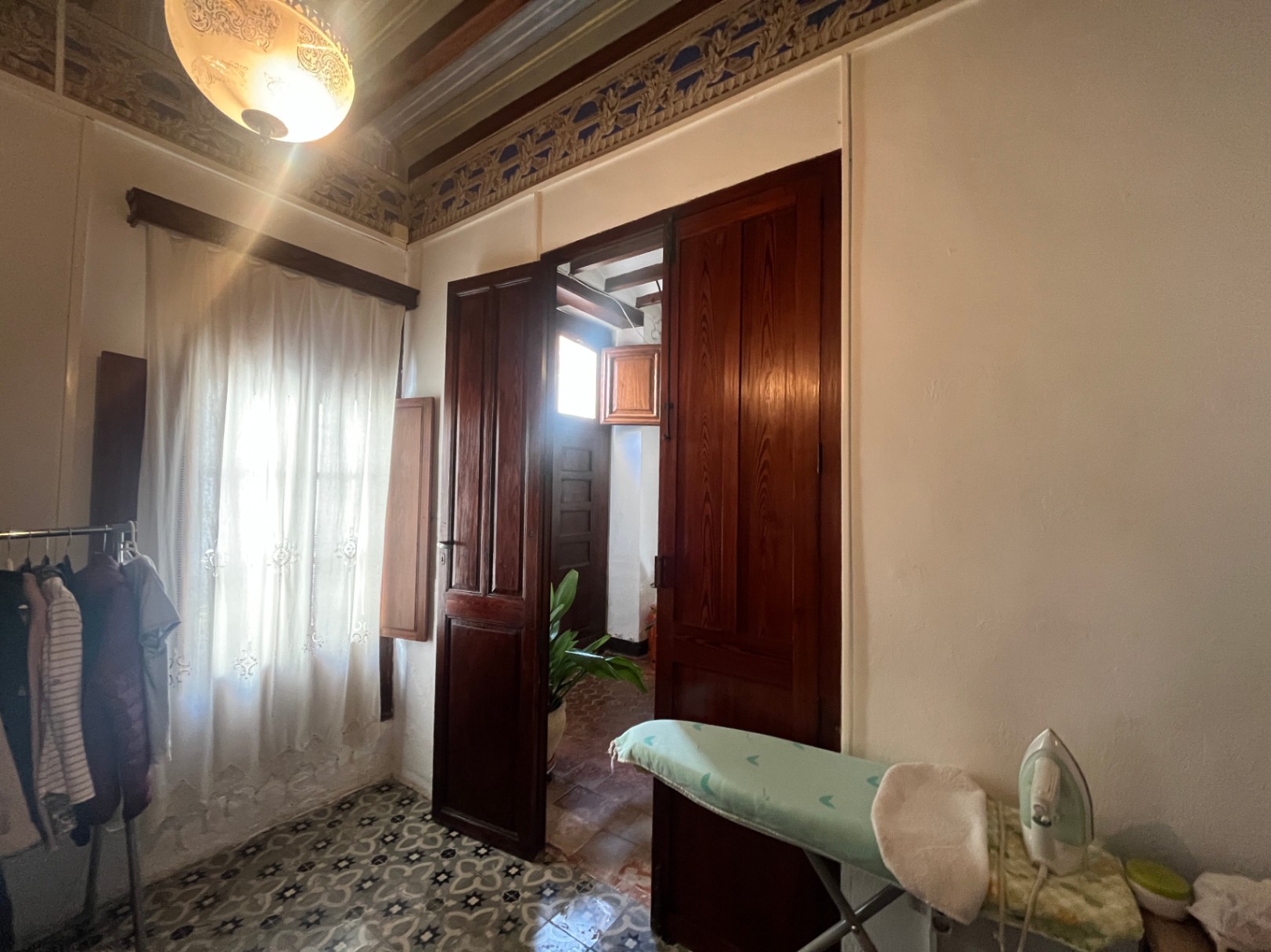 Beautiful village house with patio in Jalón for sale.