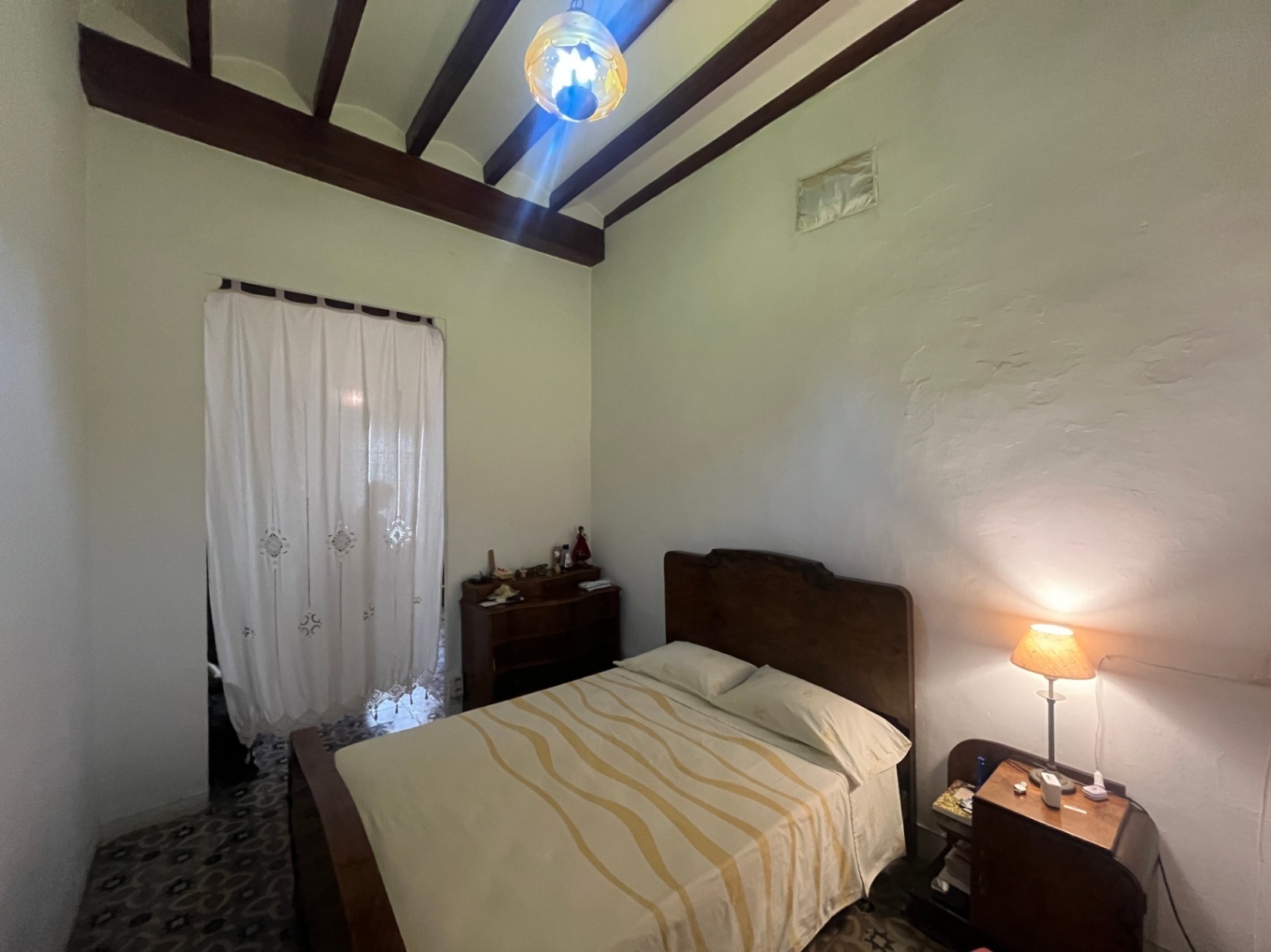 Beautiful village house with patio in Jalón for sale.