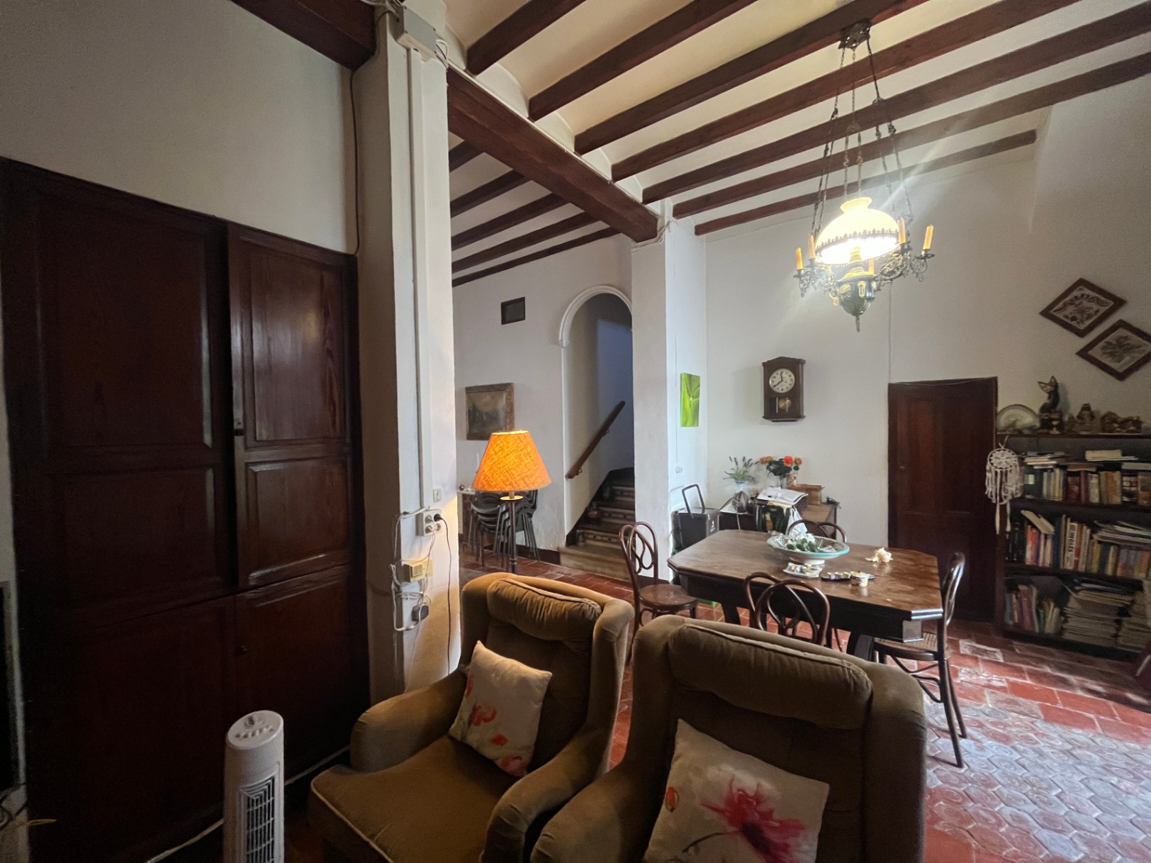 Beautiful village house with patio in Jalón for sale.