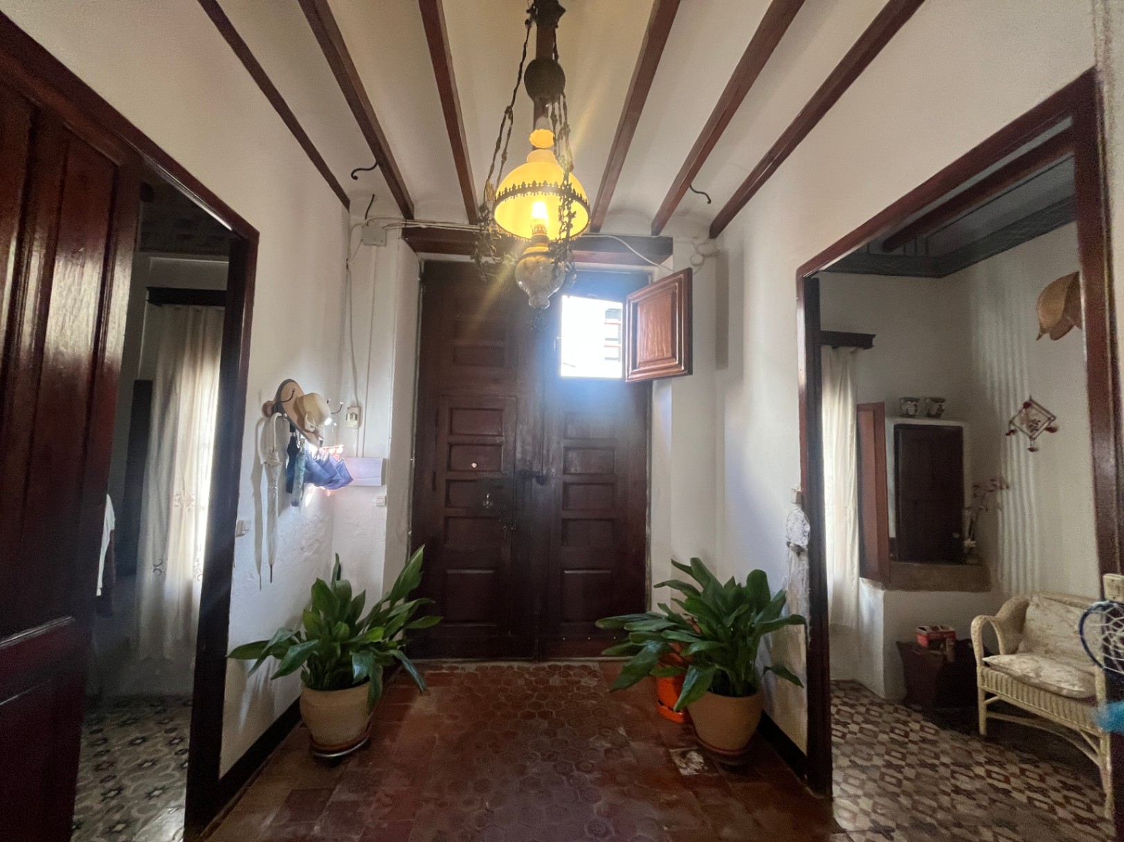 Beautiful village house with patio in Jalón for sale.