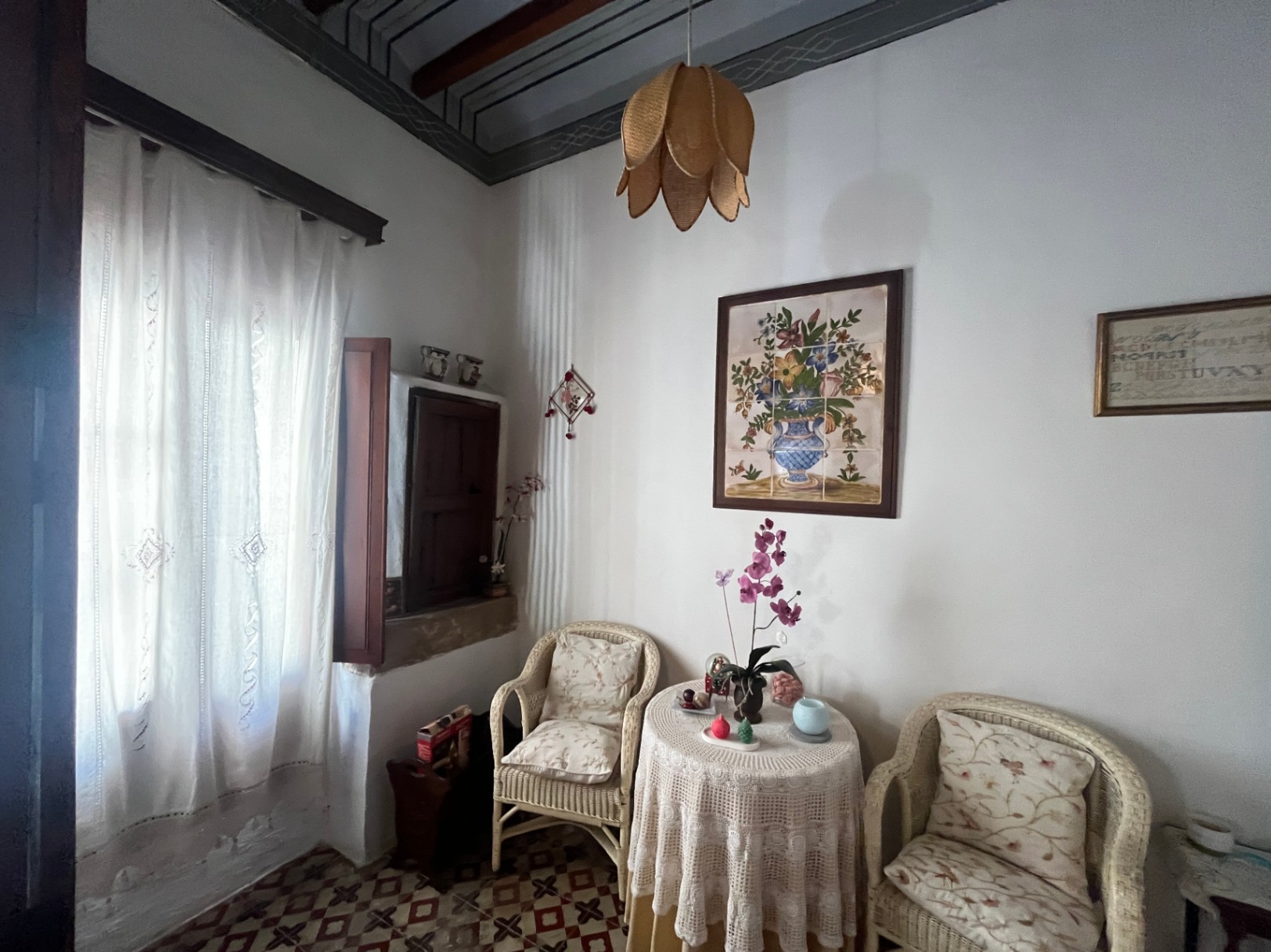 Beautiful village house with patio in Jalón for sale.