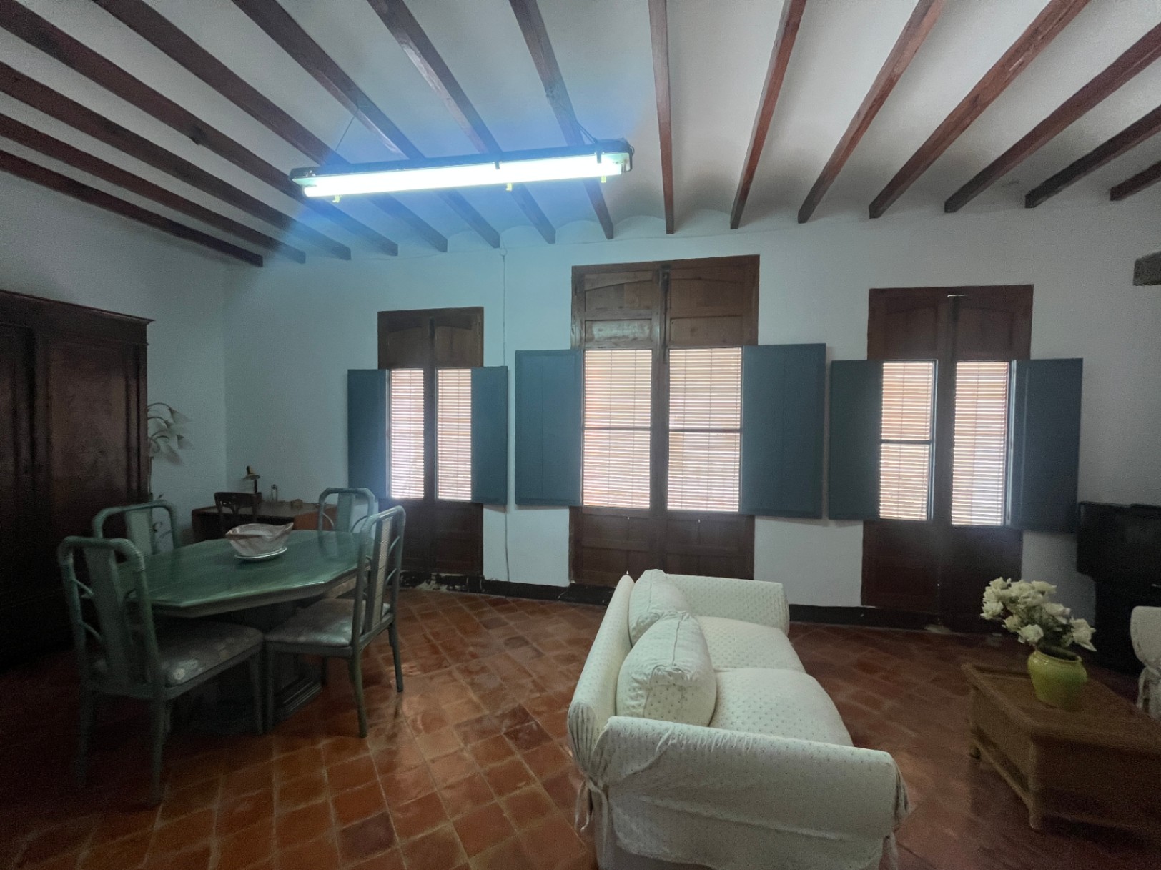 Beautiful village house with patio in Jalón for sale.