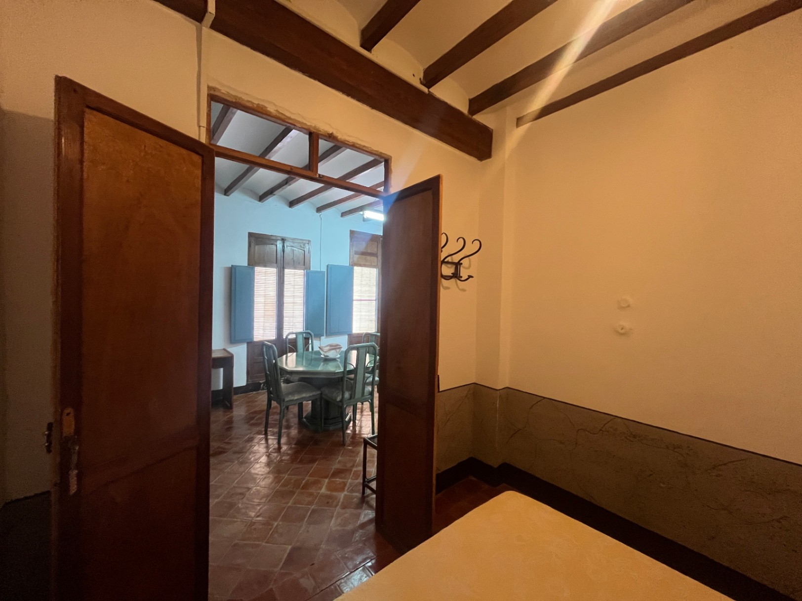 Beautiful village house with patio in Jalón for sale.