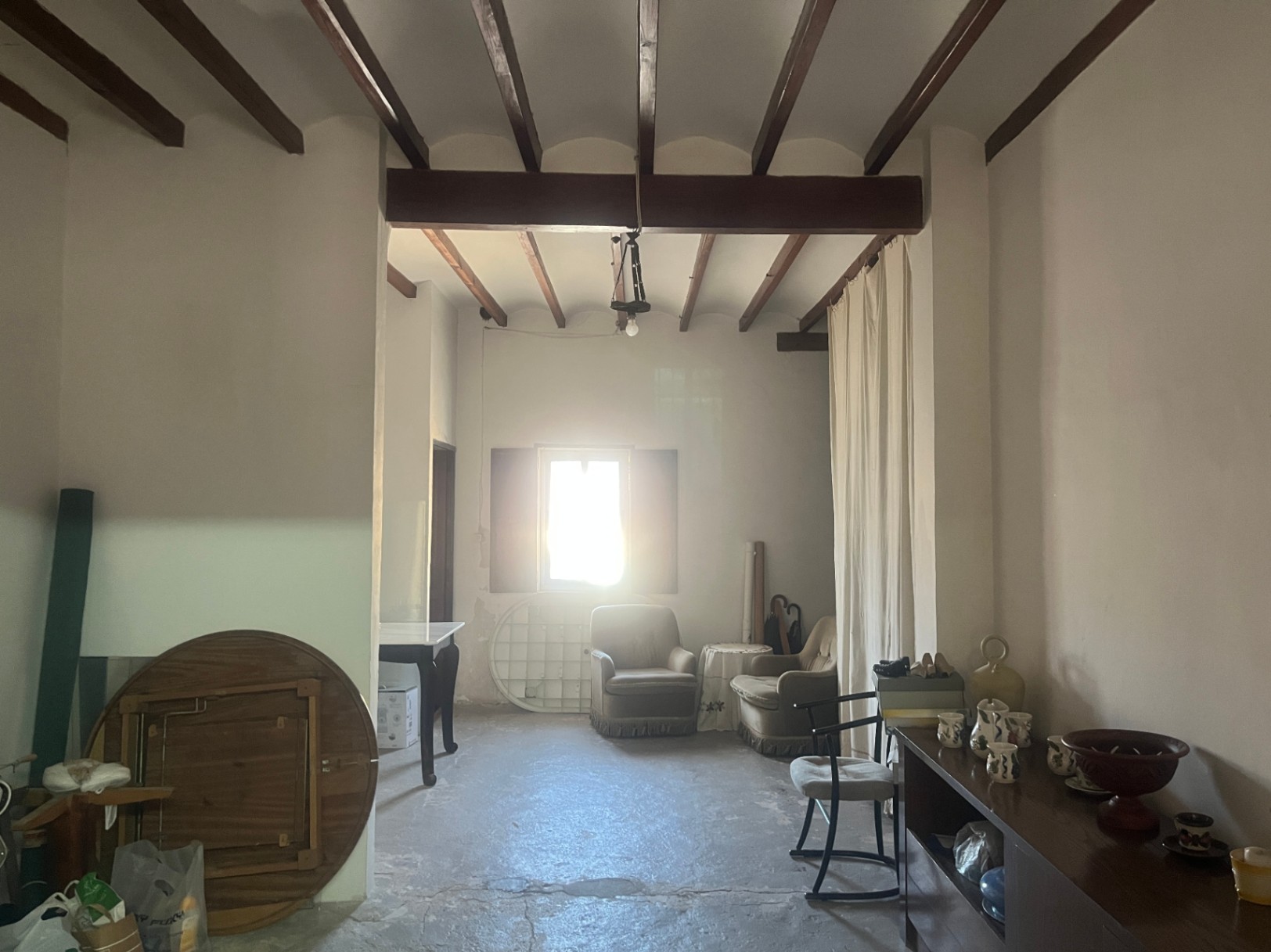 Beautiful village house with patio in Jalón for sale.