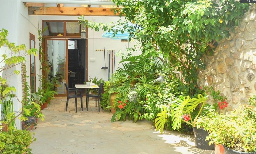Beautiful village house with patio in Jalón for sale.