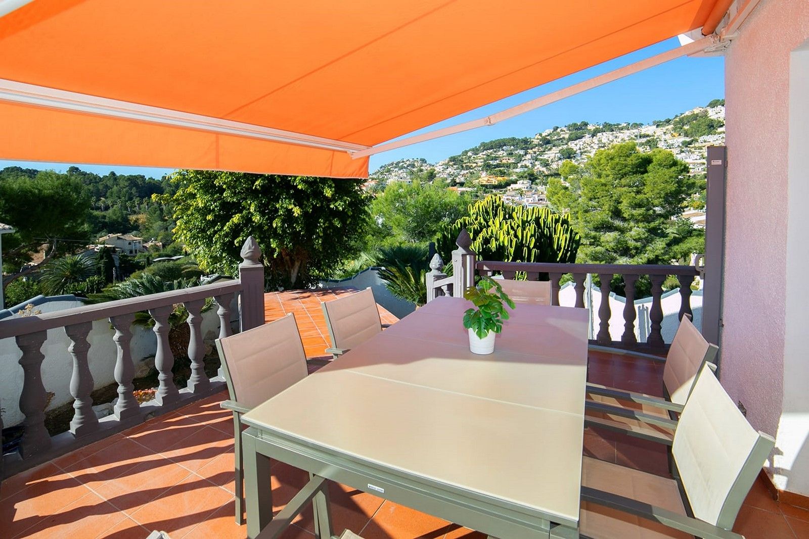 Villa auf dem Hügel des Moraira Clubs mit Meerblick